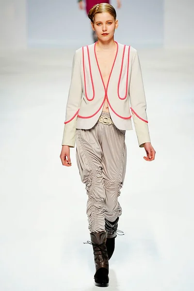 Look 11